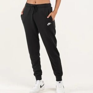 Nike Women’s Sportswear Club Black Fleece Joggers Sweatpants Pants